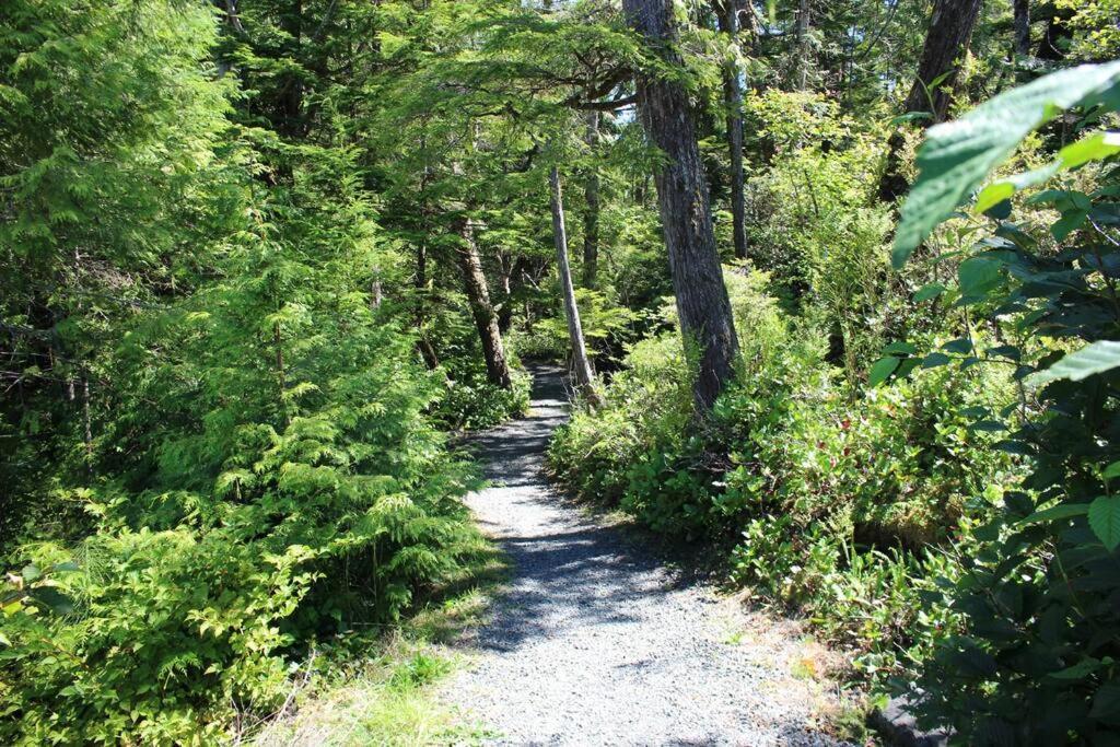 Brown'S Beach Guest Suite Ucluelet Exterior photo